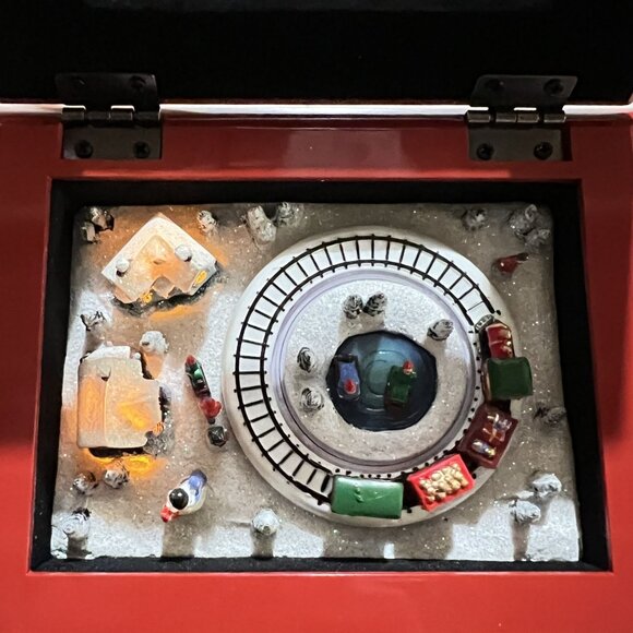 Christmas Music Box Rotating Train Red Roman 130223 Works 2016 Multiple Songs - Picture 12 of 13